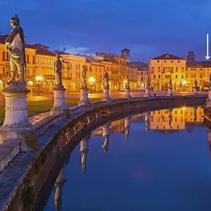 https://palazzo-carpe-diem-prato-della-valle.hotelinveneto.com